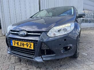 Unfallwagen Ford Focus Focus 3 Wagon Combi 1.6 TDCi ECOnetic (NGDB) [77kW]  (05-2012/05-2018)= 2013/5