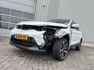 Damaged car Nissan Qashqai Qashqai (J11) SUV 1.2 DIG-T 16V (HRA2DDT) [85kW]  (11-2013/...) 2014/8