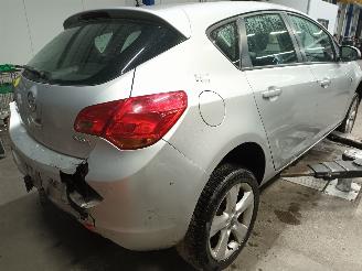 Opel Astra Astra J (PC6/PD6/PE6/PF6) Hatchback 5-drs 1.4 16V ecoFLEX (A14XER(Euro=
 5)) [74kW]  (12-2009/10-2015) picture 3