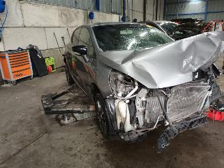 Renault Clio Clio IV (5R) Hatchback 5-drs 0.9 Energy TCE 90 12V (H4B-400(H4B-A4)) [=
66kW]  (11-2012/08-2021) picture 2