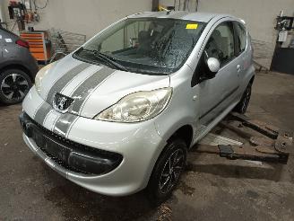 Salvage car Peugeot 107 107 Hatchback 1.0 12V (384F(1KR)) [50kW]  (06-2005/05-2014) 2008/9
