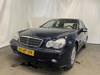 skadebil auto Mercedes C-klasse C (W203) Sedan 2.2 C-200 CDI 16V (OM611.962) [85kW]  (09-2000/06-2003)= 2002/1