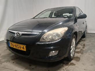 Damaged car Hyundai I-30 i30 (FD) Hatchback 1.4 CVVT 16V (G4FA) [80kW]  (10-2007/11-2011) 2010/11