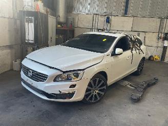 Salvage car Volvo V-60 V60 I (FW/GW) Combi 2.4 D6 20V Plug-in Hybrid AWD (D82PHEV) [206kW]  (=
06-2012/12-2015) 2014/2