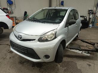 Salvage car Toyota Aygo Aygo (B10) Hatchback 1.0 12V VVT-i (1KR-FE) [50kW]  (07-2005/05-2014) 2013/8