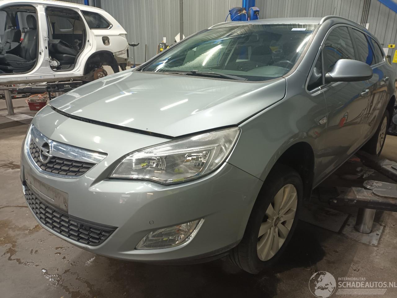 Opel Astra Astra J Sports Tourer (PD8/PE8/PF8) Combi 1.6 Turbo 16V (A16LET(Euro 5=
)) [132kW]  (10-2010/10-2015)