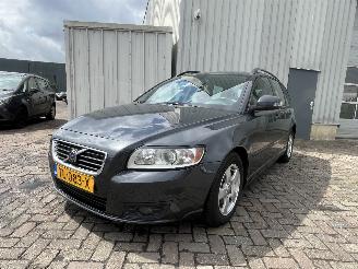 Damaged car Volvo V-50 V50 (MW) Combi 1.6 D 16V (D4164T) [81kW]  (01-2005/12-2011) 2009/12