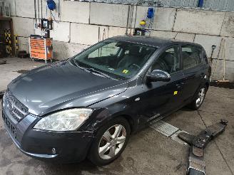 Salvage car Kia Cee d Cee'd Sporty Wagon (EDF) Combi 1.6 CVVT 16V (G4FC) [93kW]  (09-2007/12=
-2012) 2008/7