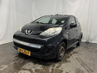 skadebil auto Peugeot 107 107 Hatchback 1.0 12V (384F(1KR)) [50kW]  (06-2005/05-2014) 2010/6