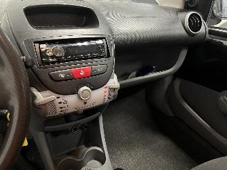 Peugeot 107 107 Hatchback 1.0 12V (384F(1KR)) [50kW]  (06-2005/05-2014) picture 20