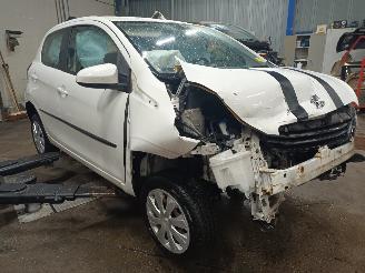 Peugeot 108 108 Hatchback 1.0 12V (1KRFE(CFB)) [51kW]  (05-2014/...) picture 2