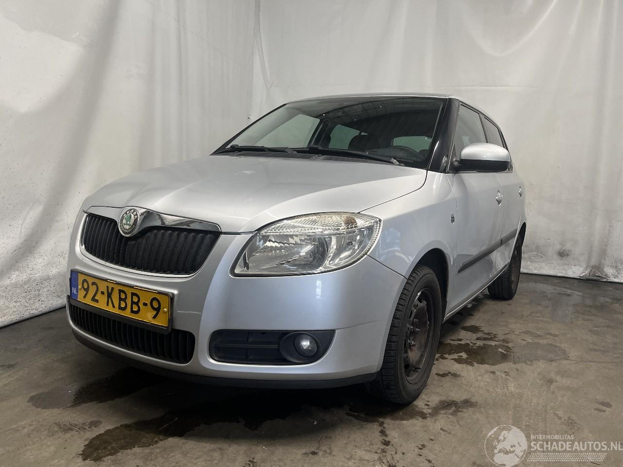 Skoda Fabia Fabia II (5J) Hatchback 5-drs 1.2i 12V (CHTA) [51kW]  (01-2007/12-2014=
)