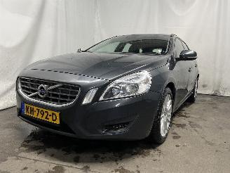 uszkodzony samochody osobowe Volvo V-60 V60 I (FW/GW) Combi 1.6 DRIVe (D4162T) [84kW]  (02-2011/12-2015) 2011/11