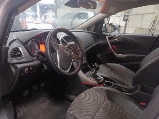 Opel Astra Astra J (PC6/PD6/PE6/PF6) Hatchback 5-drs 1.7 CDTi 16V 110 (A17DTJ) [8=
1kW]  (09-2009/02-2014) picture 5