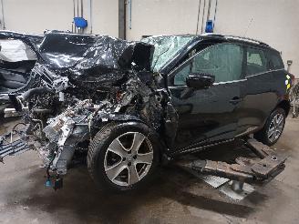Coche siniestrado Renault Clio Clio IV Estate/Grandtour (7R) Combi 5-drs 0.9 Energy TCE 90 12V (H4B-4=
08(H4B-B4)) [66kW]  (01-2013/08-2021) 2017/9