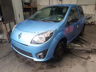 Coche siniestrado Renault Twingo Twingo II (CN) Hatchback 3-drs 1.5 dCi 90 FAP (K9K-820(K9K-P8)) [63kW]=
  (10-2010/09-2014) 2011/7