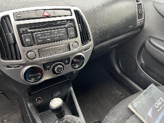 Hyundai I-20 i20 Hatchback 1.2i 16V (G4LA) [63kW]  (03-2012/12-2015) picture 16