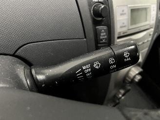 Toyota Yaris Yaris II (P9) Hatchback 1.3 16V VVT-i (2SZFE) [64kW]  (08-2005/11-2010=
) picture 18