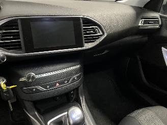 Peugeot 308 308 (L3/L8/LB/LH/LP) Hatchback 5-drs 2.0 BlueHDi 150 16V (DW10FD(AHR))=
 [110kW]  (11-2013/12-2021) picture 20