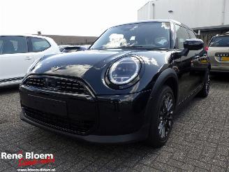 Vaurioauto  passenger cars Mini Cooper 1.5 Classic pakket 5-drs 2024/11