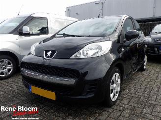 damaged passenger cars Peugeot 107 1.0 12V XS 5drs Airco 2011/6