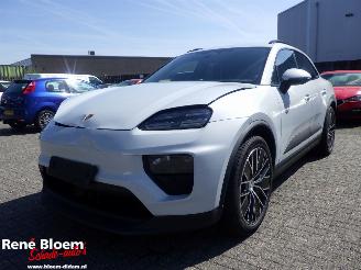 krockskadad bil auto Porsche Macan 4S 100kWh 448pk Full Option 2025/7