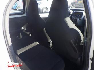 Peugeot 108 1.0 e-VTi Blue Lion 5drs Airco picture 7