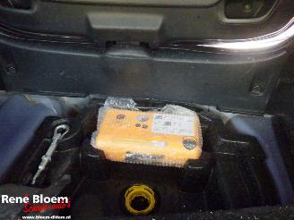 Peugeot 208 1.4 VTi Allure 5drs picture 15