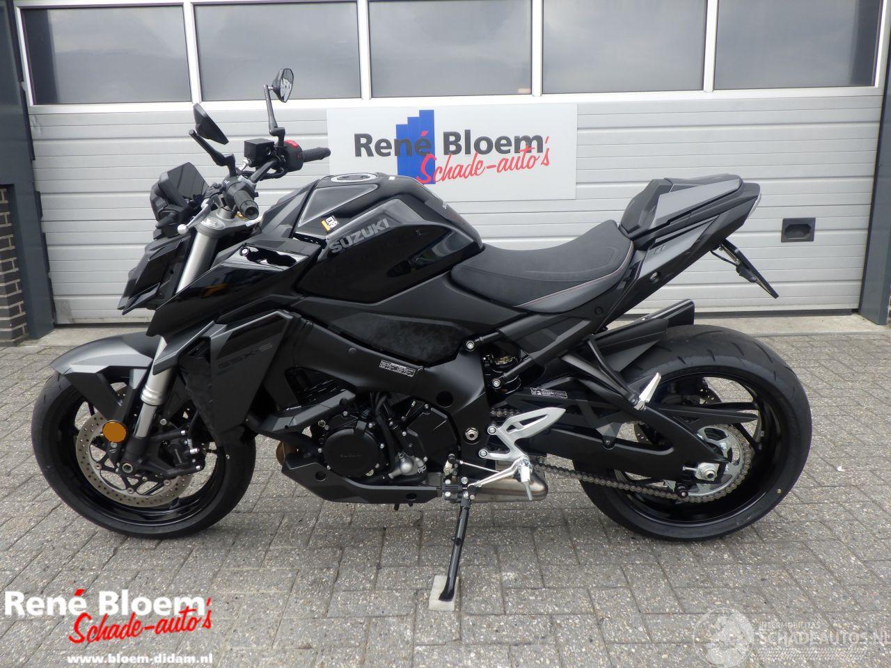 Suzuki  GSX S950