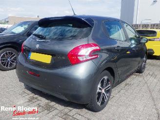 skadebil auto Peugeot 208 1.2 VTi Access 2012/11