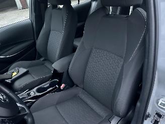 Toyota Corolla Gereserveerd Touring sports 1.8 Hybrid 148pk automaat Business - nap - vaste prijs - camera - line + front assist - afn trekh - clima + cruise contr - keyless start picture 19