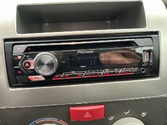 Lancia Ypsilon 1.2-16V 80pk Argento - nap - airco - cruise contr - lmv - nieuw apk 10-11-2026 - elektr ramen picture 19