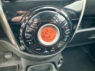 Nissan Micra 1.2i 80pk Connect Edition 5drs - navi - clima - cruise - pdc v+a - licht + regensensor - gebruikerssporen picture 15