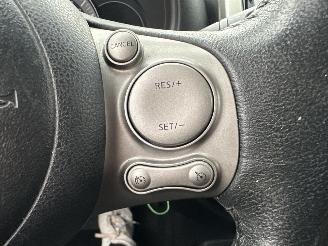 Nissan Micra 1.2i 80pk Connect Edition 5drs - navi - clima - cruise - pdc v+a - licht + regensensor - gebruikerssporen picture 22