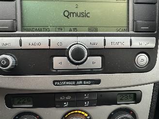 Volkswagen Passat 2.0 FSI 150pk 6-Traps automaat Comf Bus - nap - clima - cruise - navi - pdc v+a - licht + regensensor picture 21