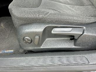 Volkswagen Passat 2.0 FSI 150pk 6-Traps automaat Comf Bus - nap - clima - cruise - navi - pdc v+a - licht + regensensor picture 26