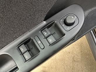 Volkswagen Passat 2.0 FSI 150pk 6-Traps automaat Comf Bus - nap - clima - cruise - navi - pdc v+a - licht + regensensor picture 64