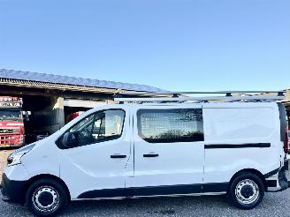 Schade bestelwagen Renault Trafic 2.0 dCi 120pk 6-bak L2/H1 Comf euro.6 - 1e eig - nap - 2x schuifdeur - navi - airco - cruise - pdc - trekh 2021/11