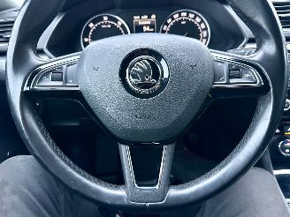 Skoda Superb Gereserveerd 2.0 TDI 150pk 6-bak euro.6 Style Bus - nap - navi - camera - front + side + park assist - keyless entry + start picture 38