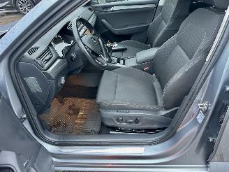 Skoda Superb Gereserveerd 2.0 TDI 150pk 6-bak euro.6 Style Bus - nap - navi - camera - front + side + park assist - keyless entry + start picture 48