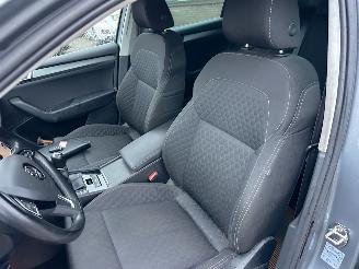 Skoda Superb Gereserveerd 2.0 TDI 150pk 6-bak euro.6 Style Bus - nap - navi - camera - front + side + park assist - keyless entry + start picture 51