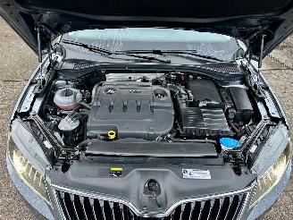 Skoda Superb Gereserveerd 2.0 TDI 150pk 6-bak euro.6 Style Bus - nap - navi - camera - front + side + park assist - keyless entry + start picture 83