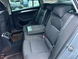 Skoda Superb Gereserveerd 2.0 TDI 150pk 6-bak euro.6 Style Bus - nap - navi - camera - front + side + park assist - keyless entry + start picture 23