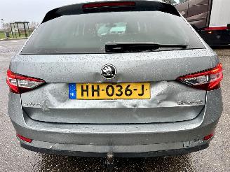 Skoda Superb Gereserveerd 2.0 TDI 150pk 6-bak euro.6 Style Bus - nap - navi - camera - front + side + park assist - keyless entry + start picture 6