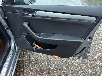 Skoda Superb Gereserveerd 2.0 TDI 150pk 6-bak euro.6 Style Bus - nap - navi - camera - front + side + park assist - keyless entry + start picture 64