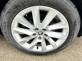 Skoda Superb Gereserveerd 2.0 TDI 150pk 6-bak euro.6 Style Bus - nap - navi - camera - front + side + park assist - keyless entry + start picture 86