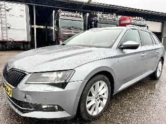 Skoda Superb Gereserveerd 2.0 TDI 150pk 6-bak euro.6 Style Bus - nap - navi - camera - front + side + park assist - keyless entry + start picture 2