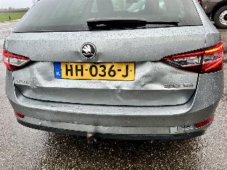 Skoda Superb Gereserveerd 2.0 TDI 150pk 6-bak euro.6 Style Bus - nap - navi - camera - front + side + park assist - keyless entry + start picture 100