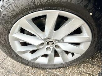 Skoda Superb Gereserveerd 2.0 TDI 150pk 6-bak euro.6 Style Bus - nap - navi - camera - front + side + park assist - keyless entry + start picture 93
