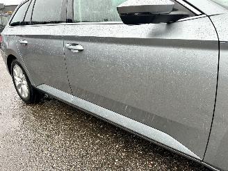 Skoda Superb Gereserveerd 2.0 TDI 150pk 6-bak euro.6 Style Bus - nap - navi - camera - front + side + park assist - keyless entry + start picture 107